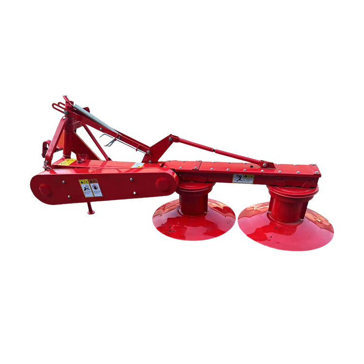 Traktor paigaldatud heinakiiduk